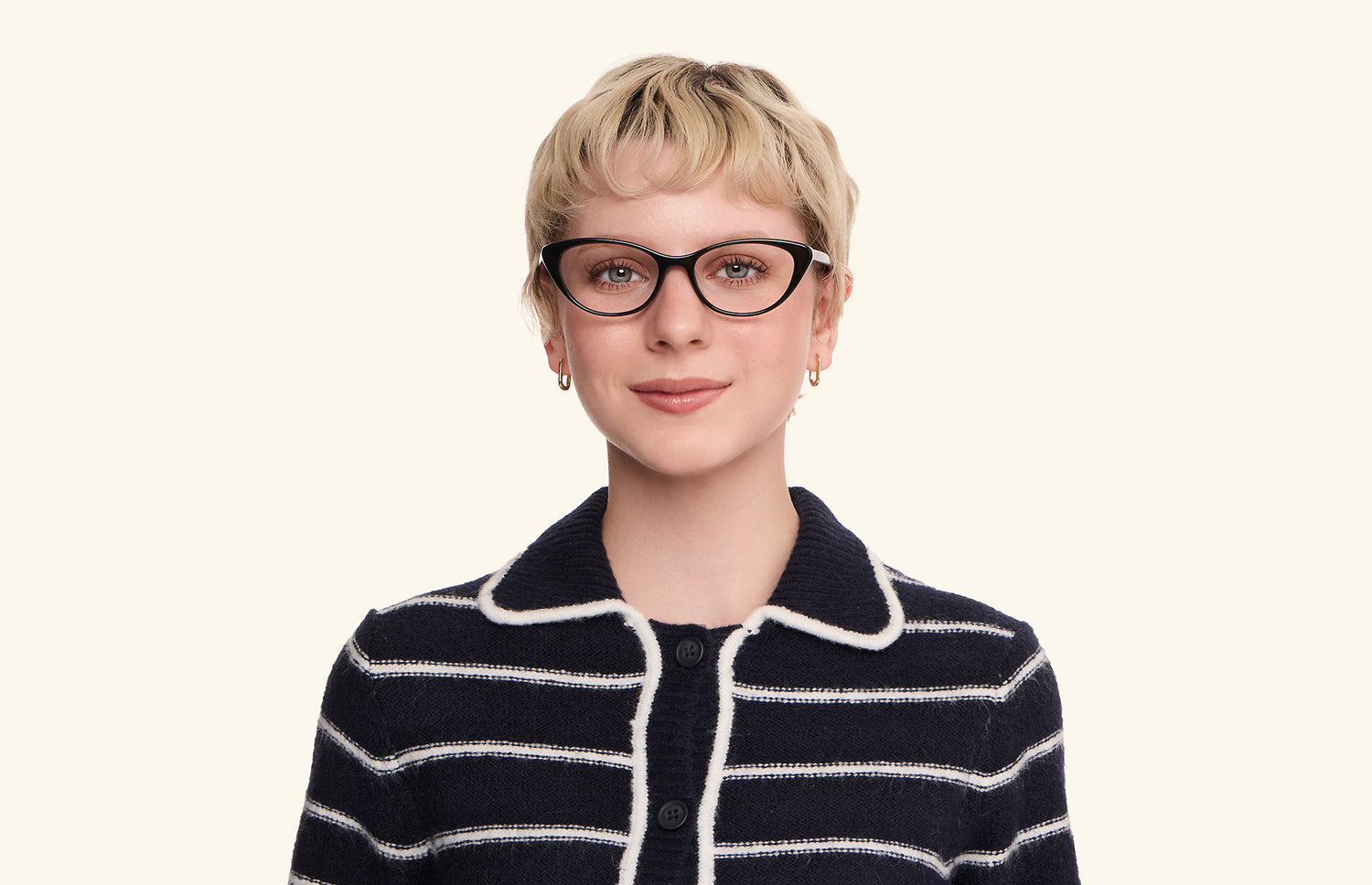 The ella - Black - LifeStyle1 - Pair Eyewear