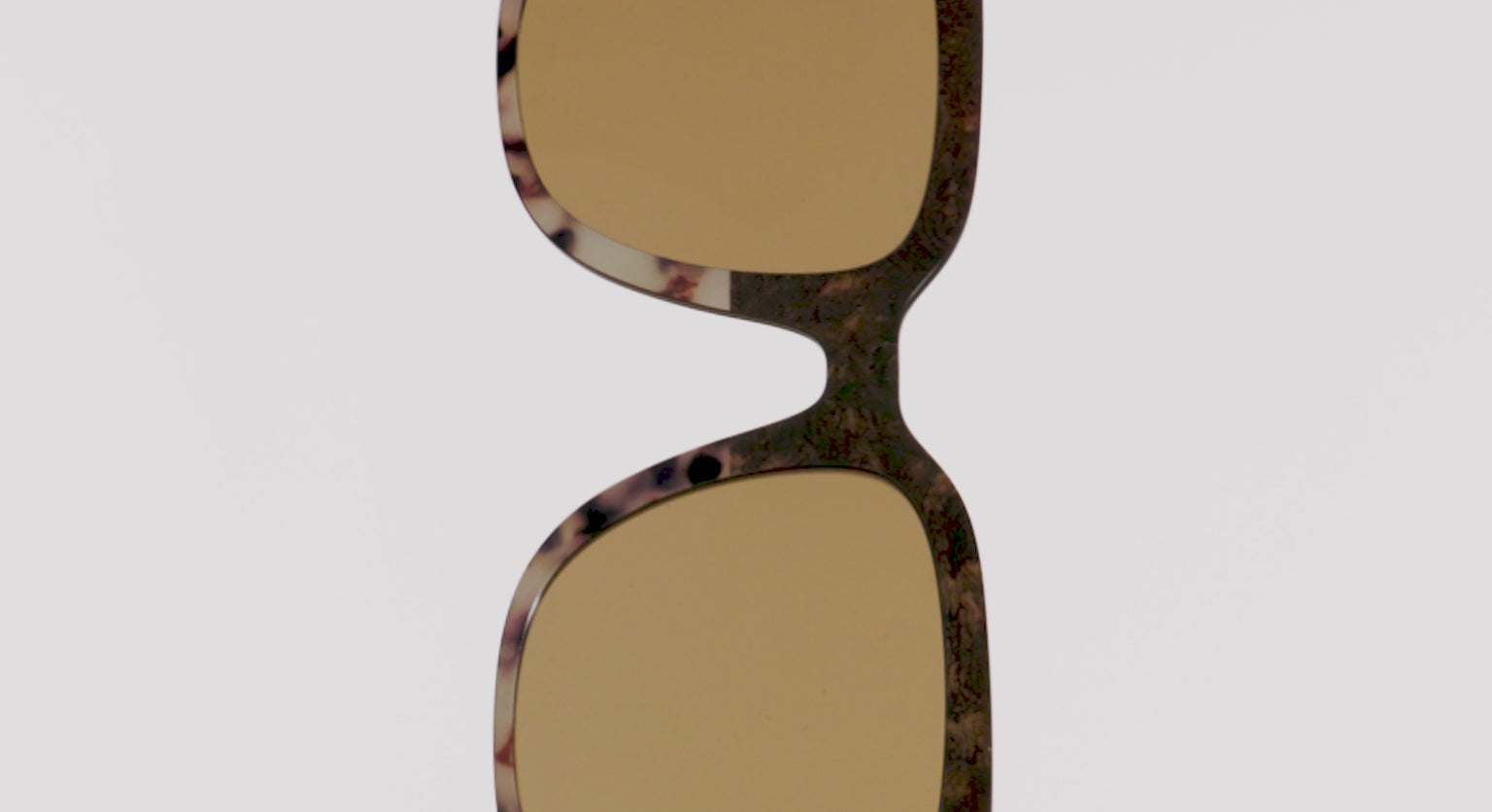 The Polarized Dark Oak Tortoise Split Sun Top - LifeStyle Thumbnail Video1 - Pair Eyewear