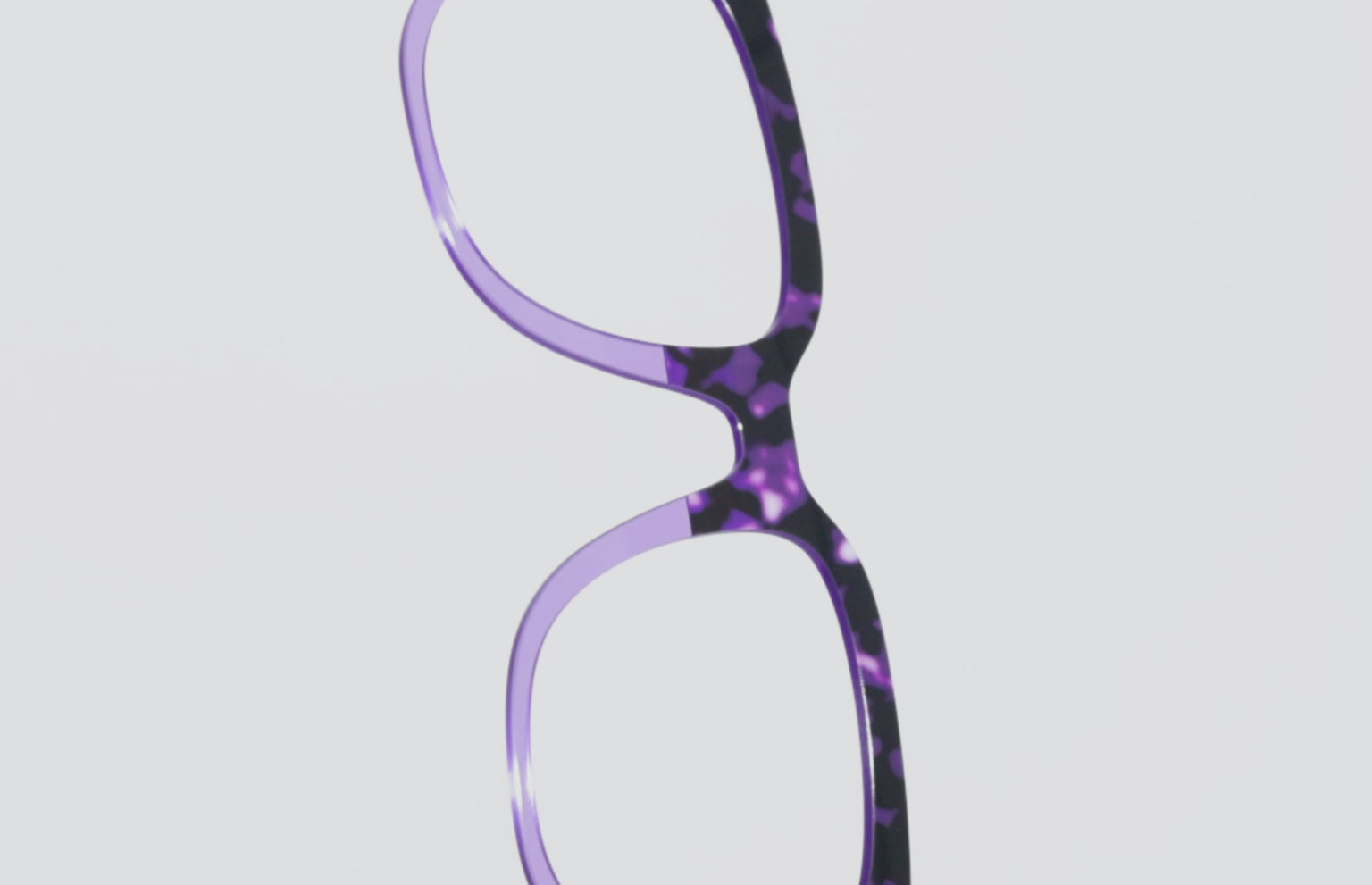 The Iris Tortoise Crystal Split - LifeStyle Thumbnail Video1 - Pair Eyewear