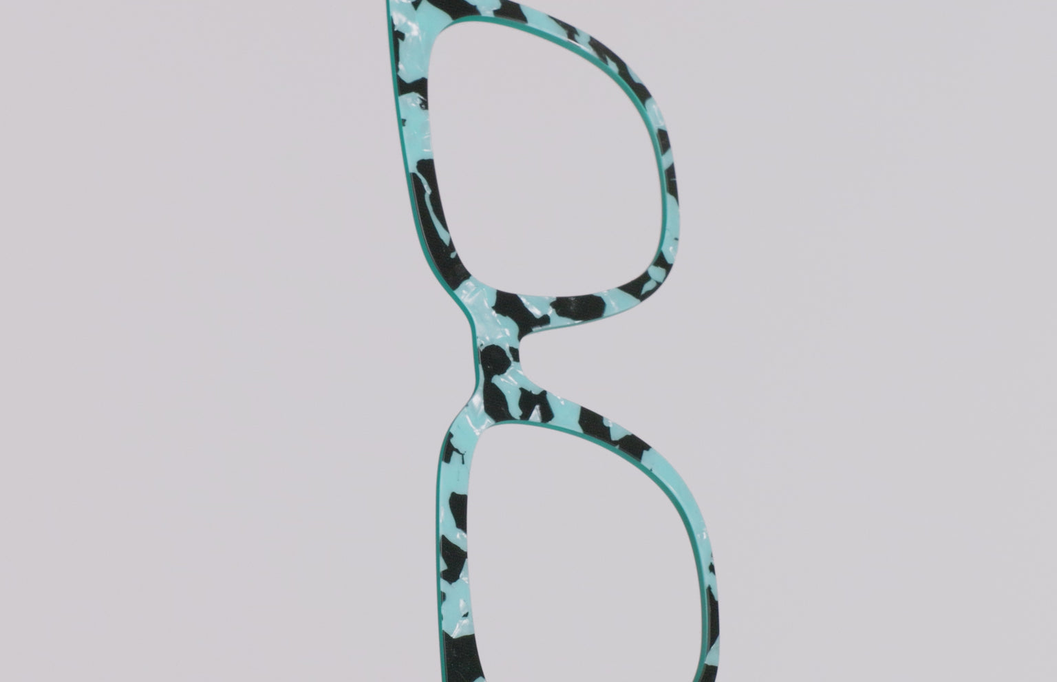 The Robin's Egg Pearl Tortoise - LifeStyle Thumbnail Video1 - Pair Eyewear