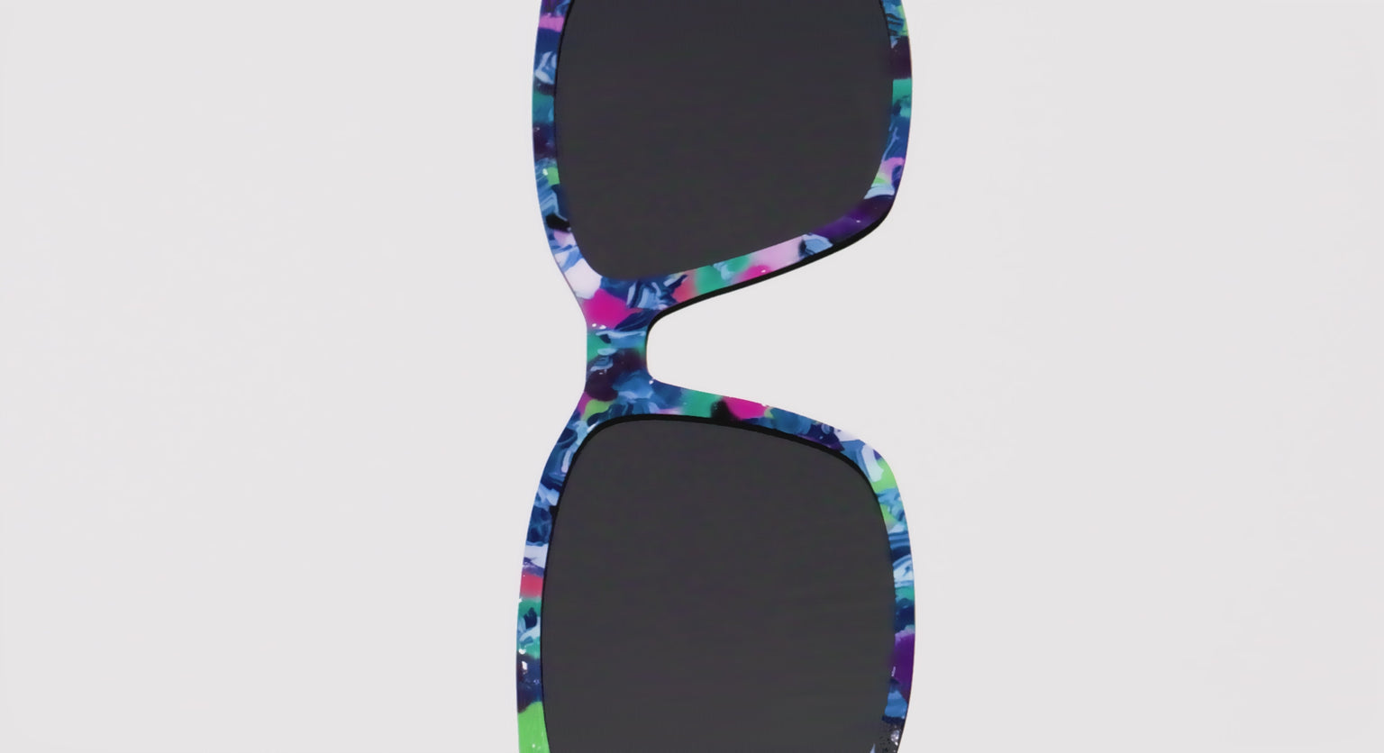 The Polarized Tropic Pearl Sun Top - LifeStyle Thumbnail Video1 - Pair Eyewear