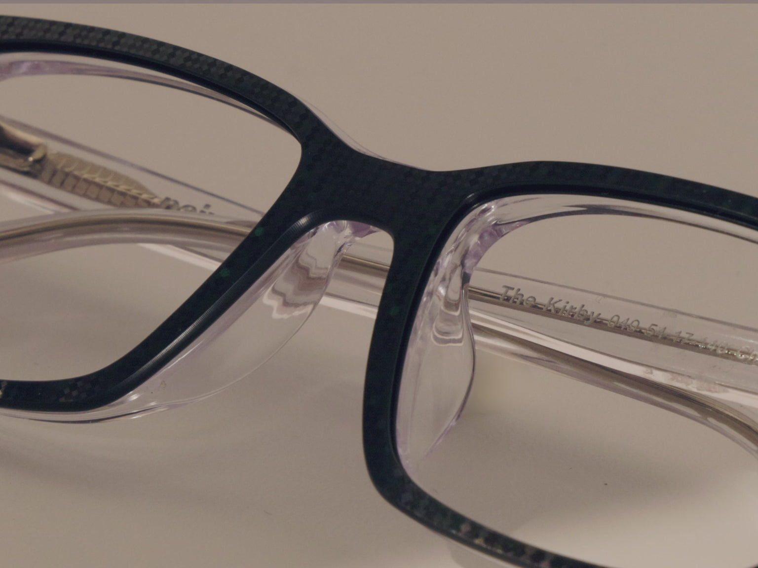 The Holographic Dots - LifeStyle Thumbnail Video1 - Pair Eyewear
