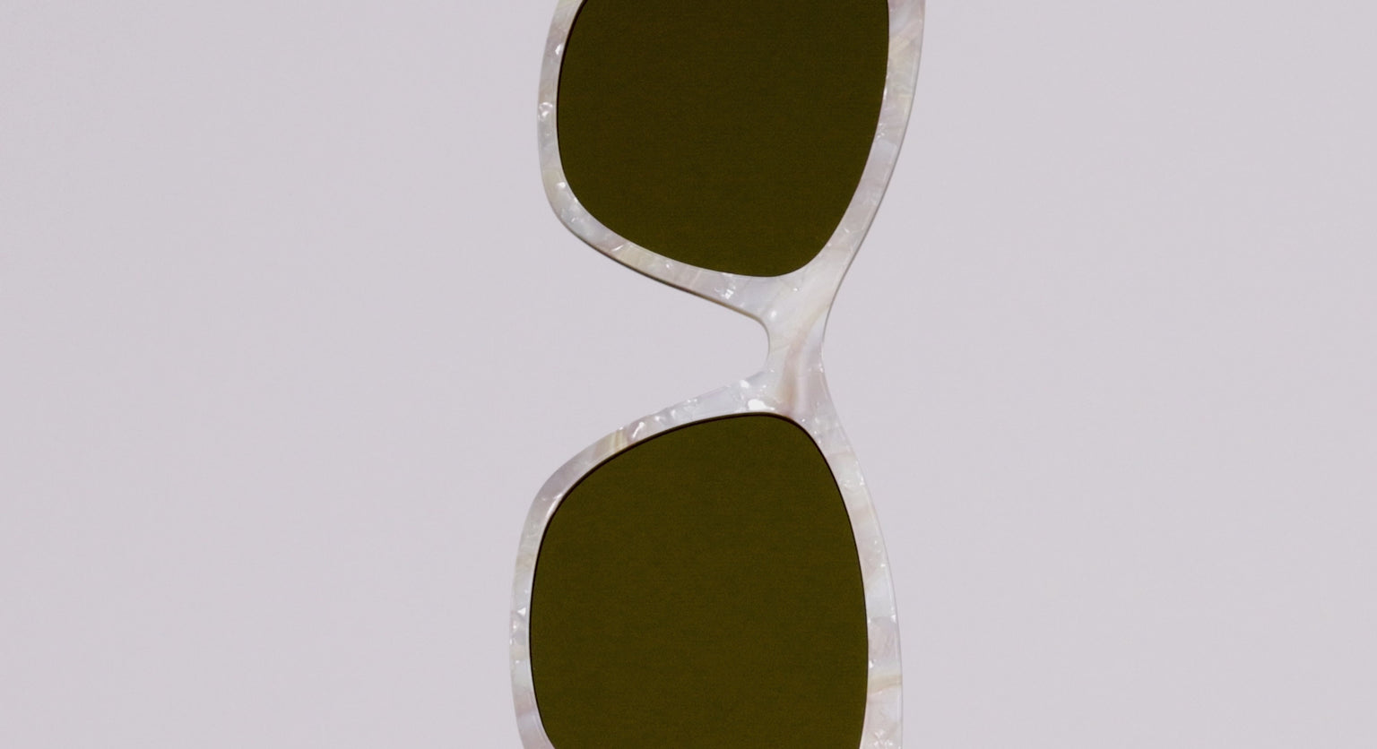 The Polarized Sandbar Pearl Sun Top - LifeStyle Thumbnail Video1 - Pair Eyewear