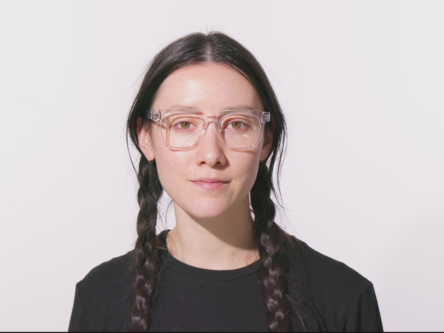The Clover Pearl Tortoise - LifeStyle Thumbnail Video1 - Pair Eyewear