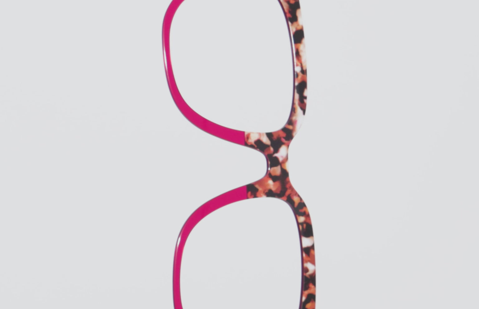The Auburn Tortoise Crystal Split - LifeStyle Thumbnail Video1 - Pair Eyewear