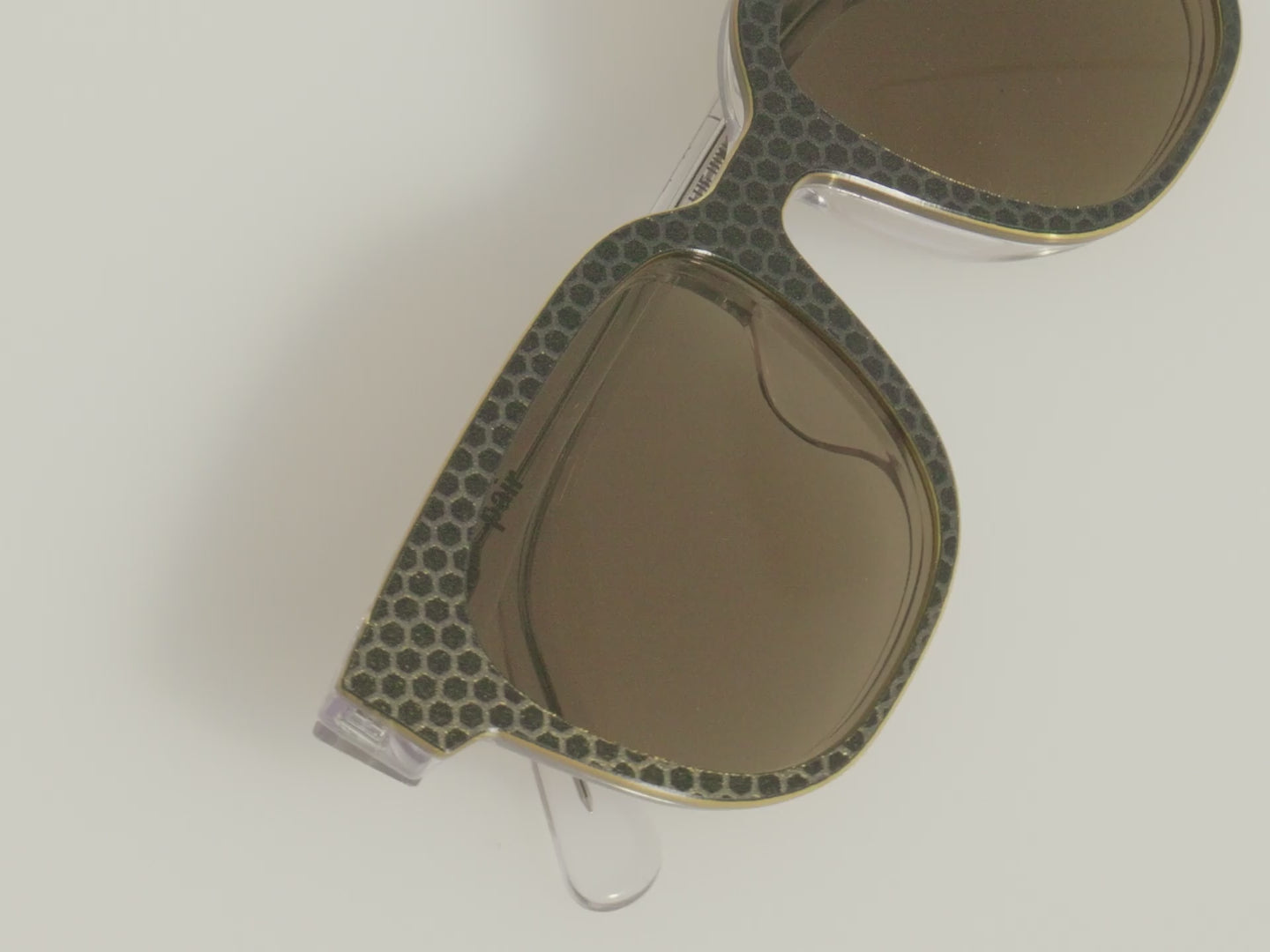 The Polarized Honeycomb Sun Top - LifeStyle Thumbnail Video1 - Pair Eyewear