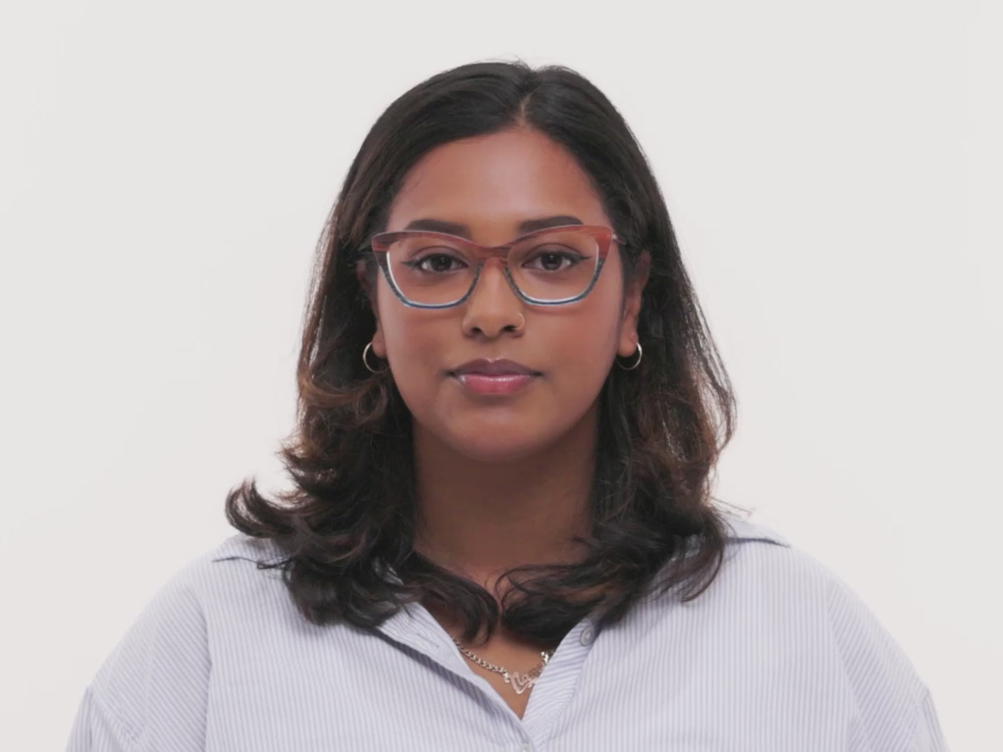 The Blue Wood Waves Crystal - LifeStyle Thumbnail Video1 - Pair Eyewear