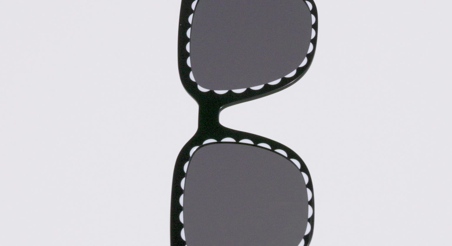 The Polarized Stylish Daisy Sun Top - LifeStyle Thumbnail Video1 - Pair Eyewear