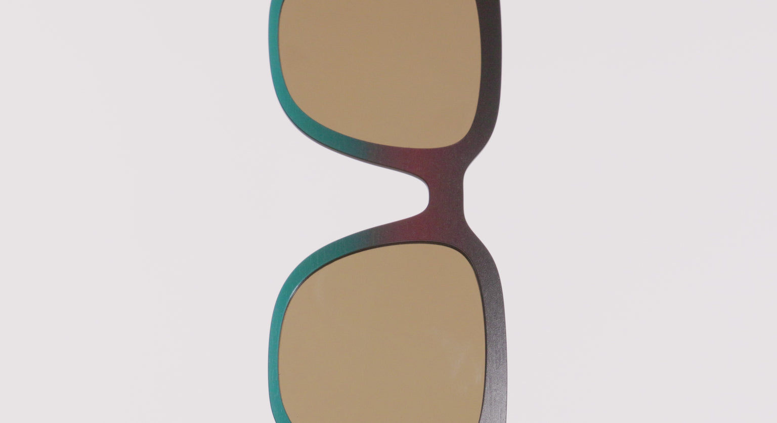 The Polarized Mahogany to Juniper Woodgrain Sun Top - LifeStyle Thumbnail Video1 - Pair Eyewear