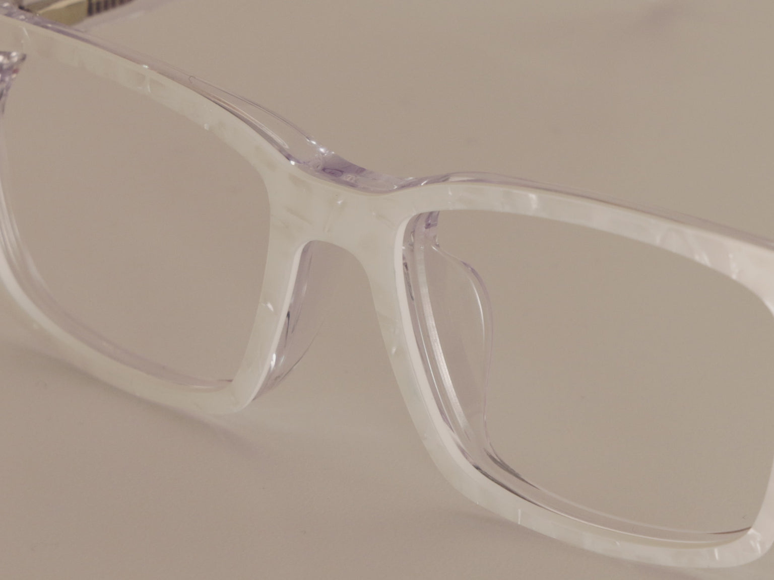 The White Pearlescent - LifeStyle Thumbnail Video1 - Pair Eyewear