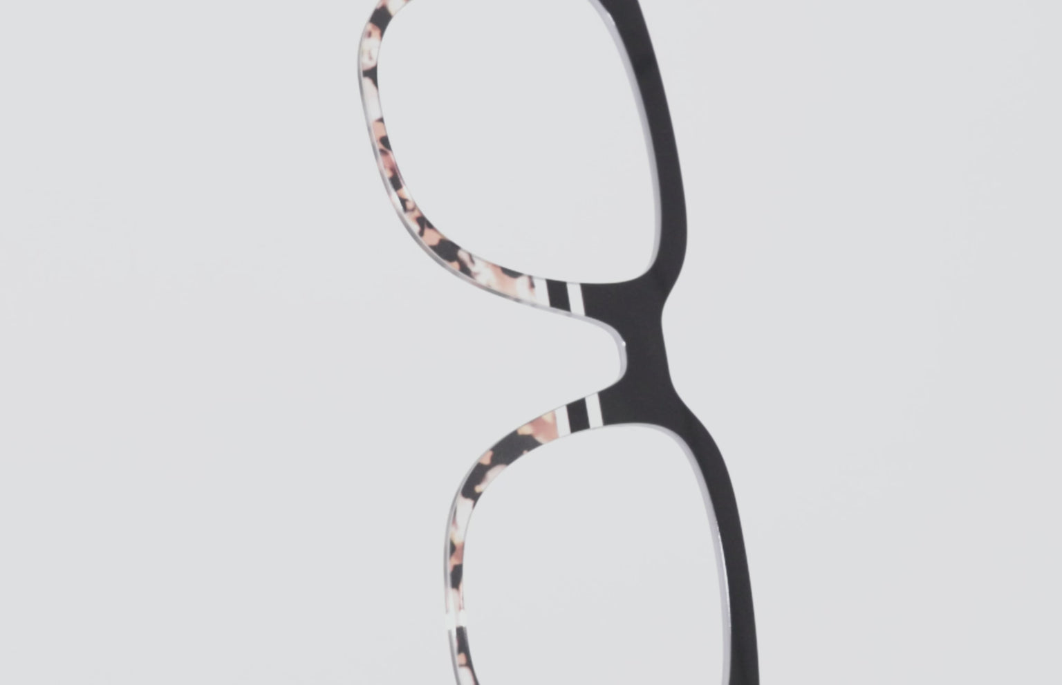 The Chic Tortoise Crystal Split - LifeStyle Thumbnail Video1 - Pair Eyewear