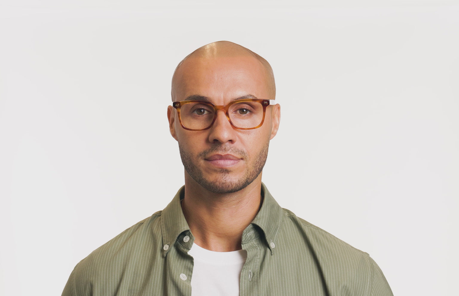 The Iverson - LifeStyle Thumbnail 3 - Pair Eyewear