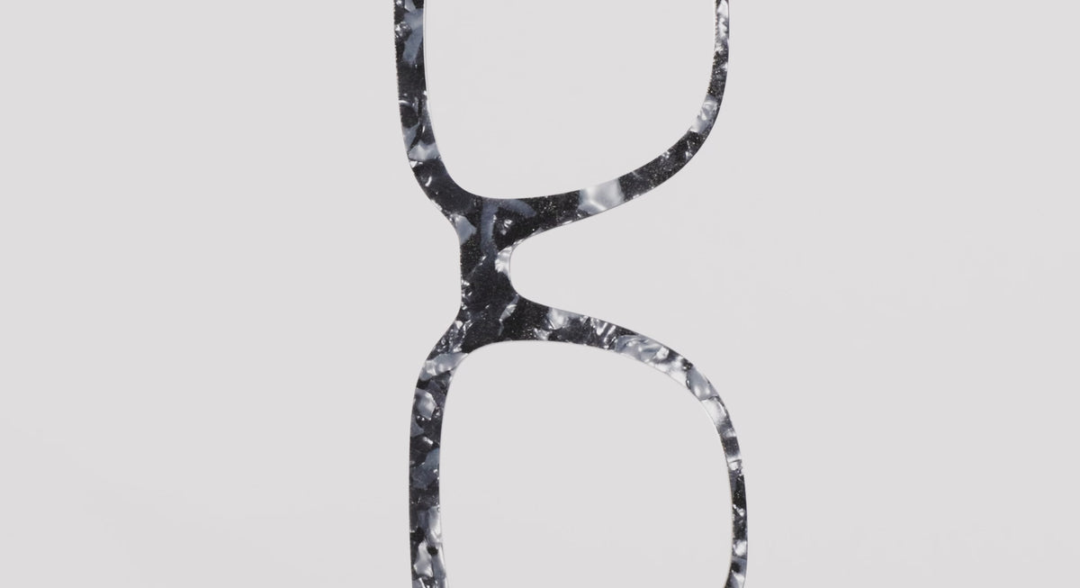 The Obsidian Pearl Tortoise - LifeStyle Thumbnail Video1 - Pair Eyewear